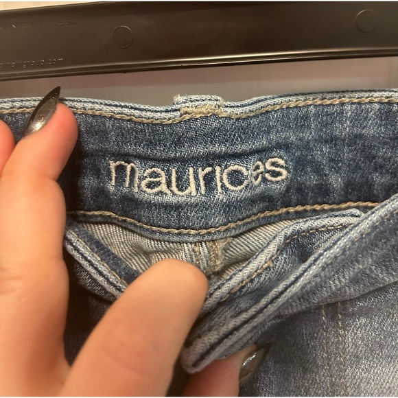 Maurices Distressed Jeans - Picture 3 of 5